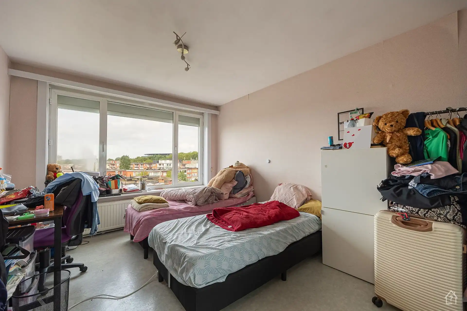 2 slaapkamer appartement met terras foto 12