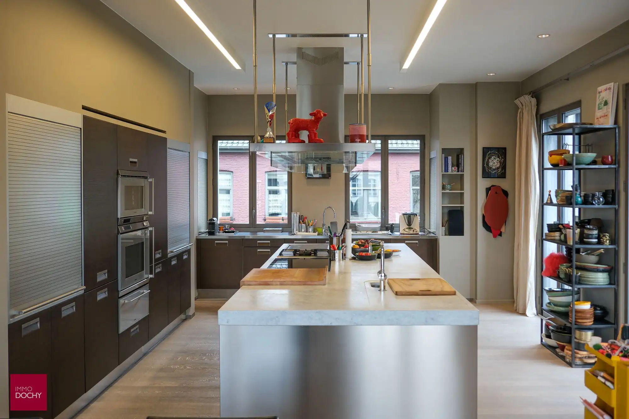 Heel ruime stadswoning met kantoren en tuin foto 9