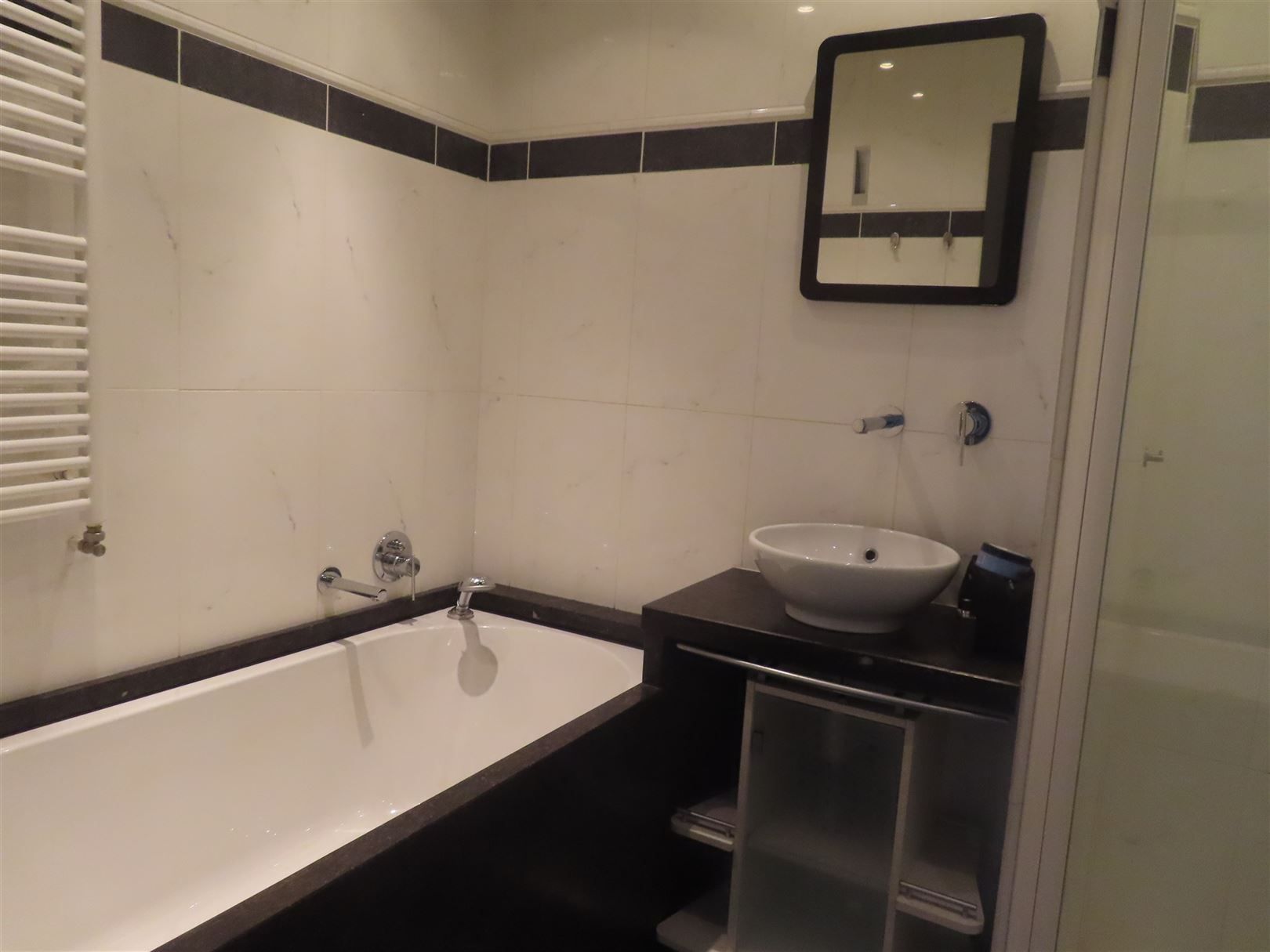 Recent 2 slaapkamerappartement met terras! foto 11