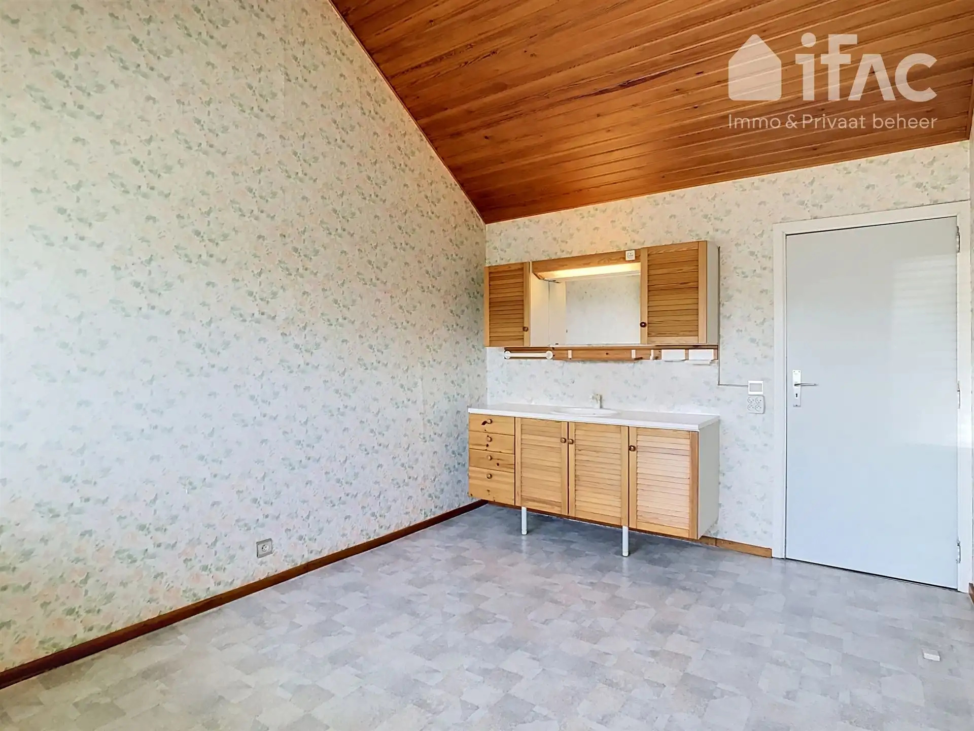 Woning met 4 slaapkamers, garage en tuin foto 18