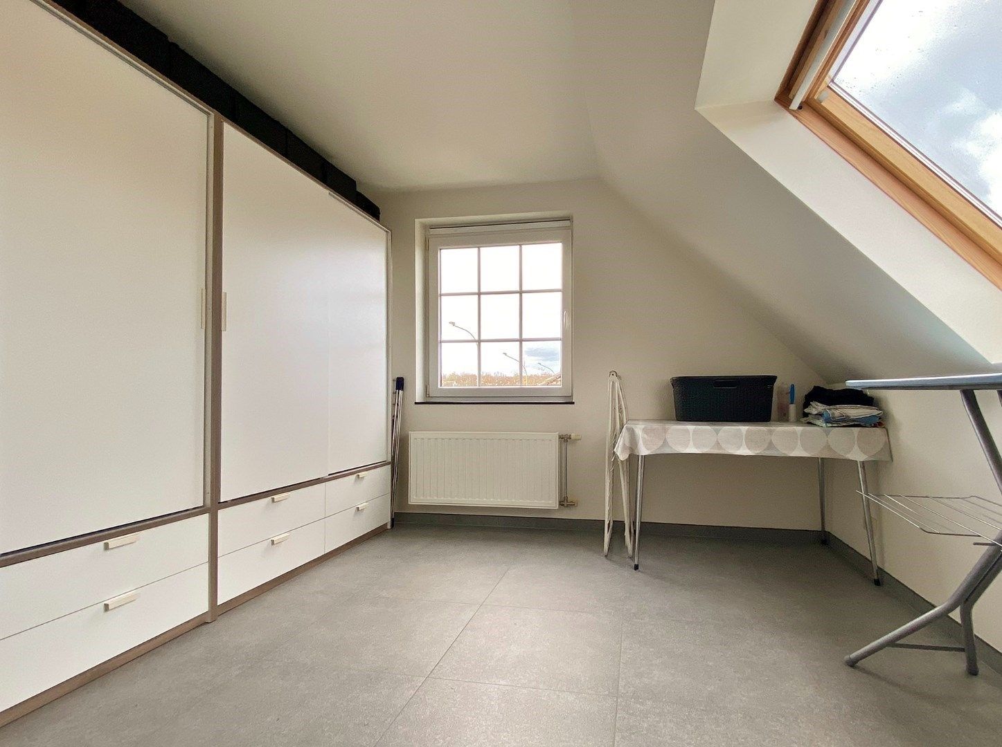 Recente halfopen woning met tuin, garage en tuinhuis  foto 10