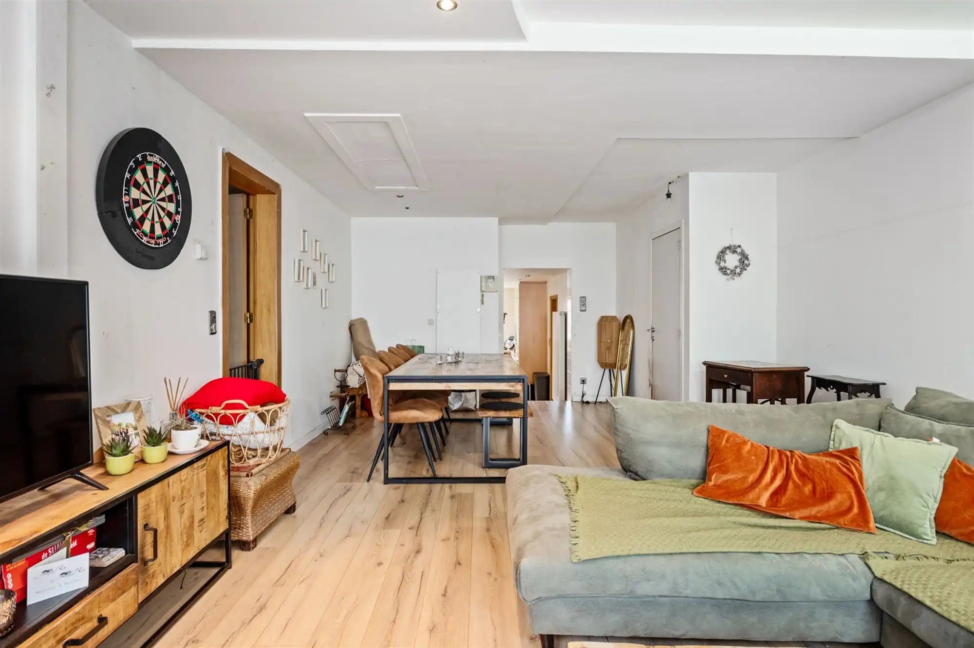 Opbrengsteigendom in handelshart van Merksem aan het plein! foto 3