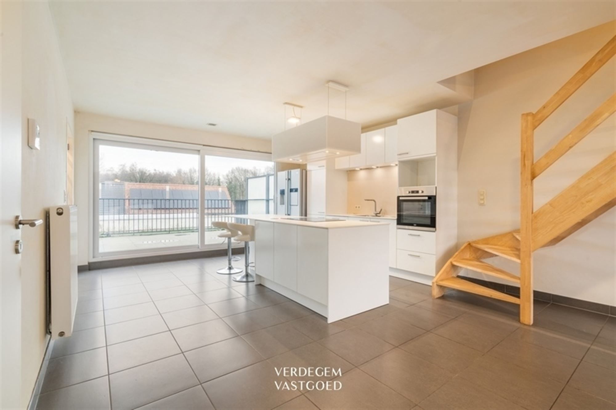 Mooi duplexappartement met 2 slaapkamers en groot terras foto {{pictureIndex}}