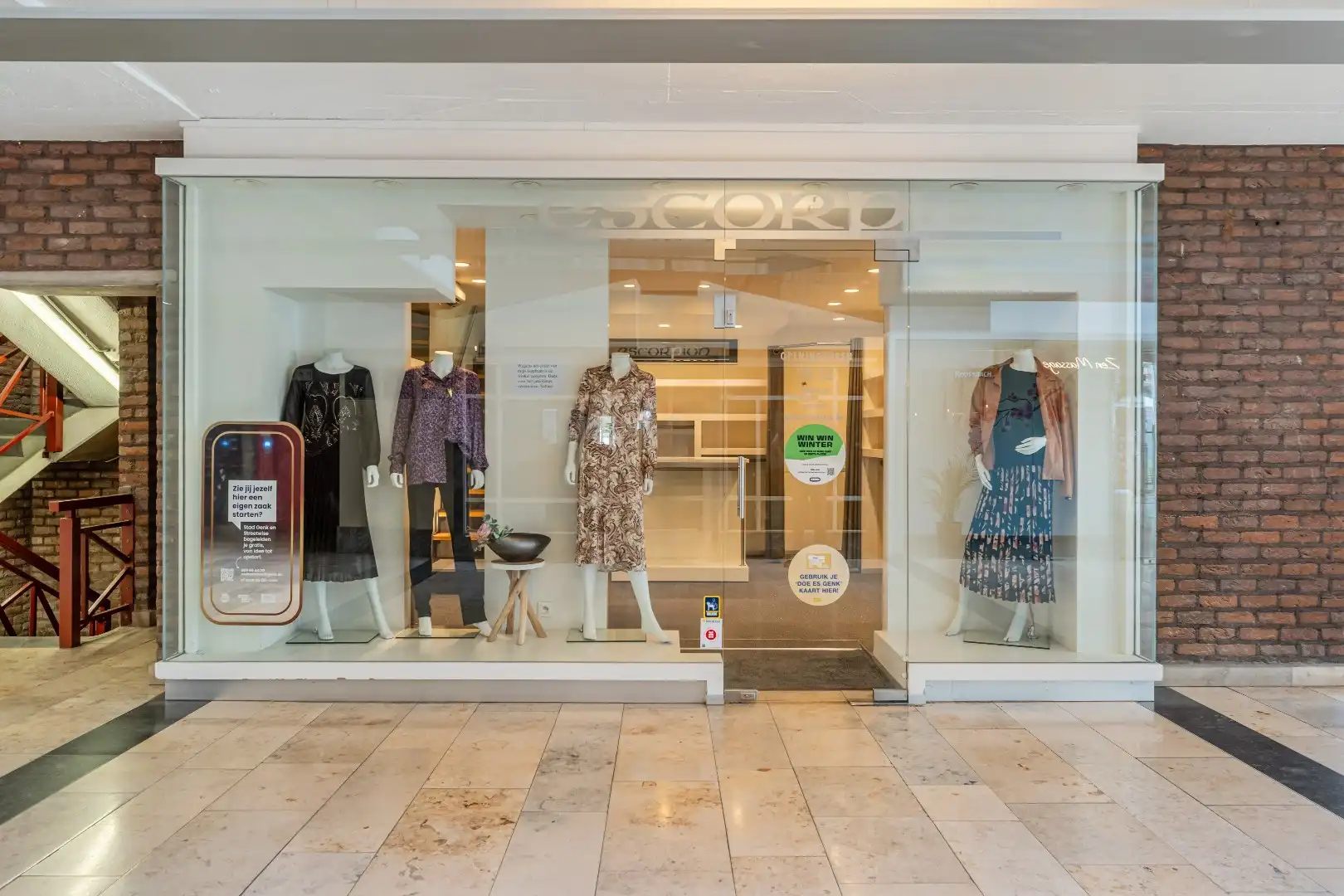 Commercieel uitstekend gelegen handelspand, 90m² foto 3
