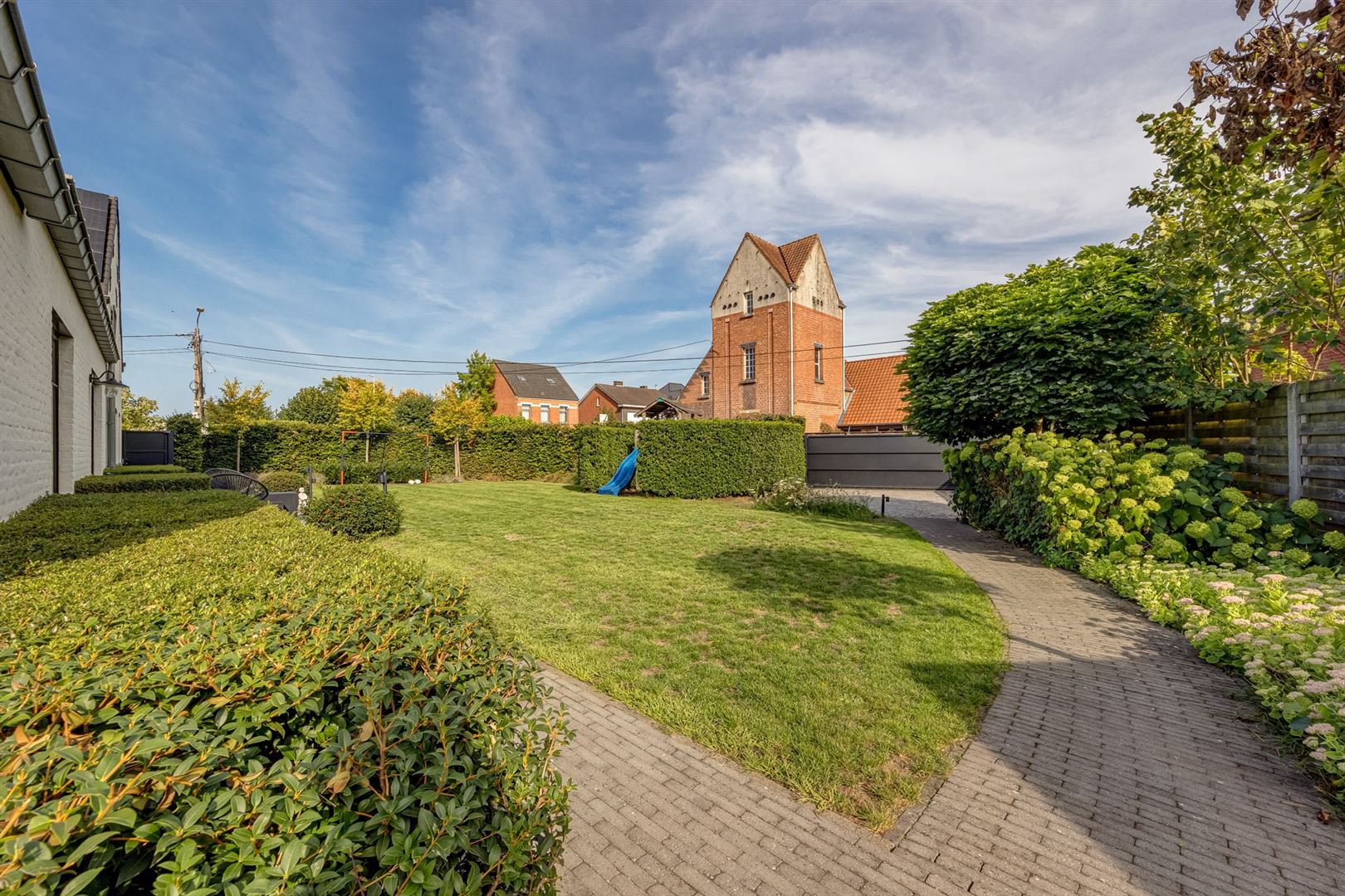 Stijlvolle woning met zwembad op zuidwest perceel.  foto 27
