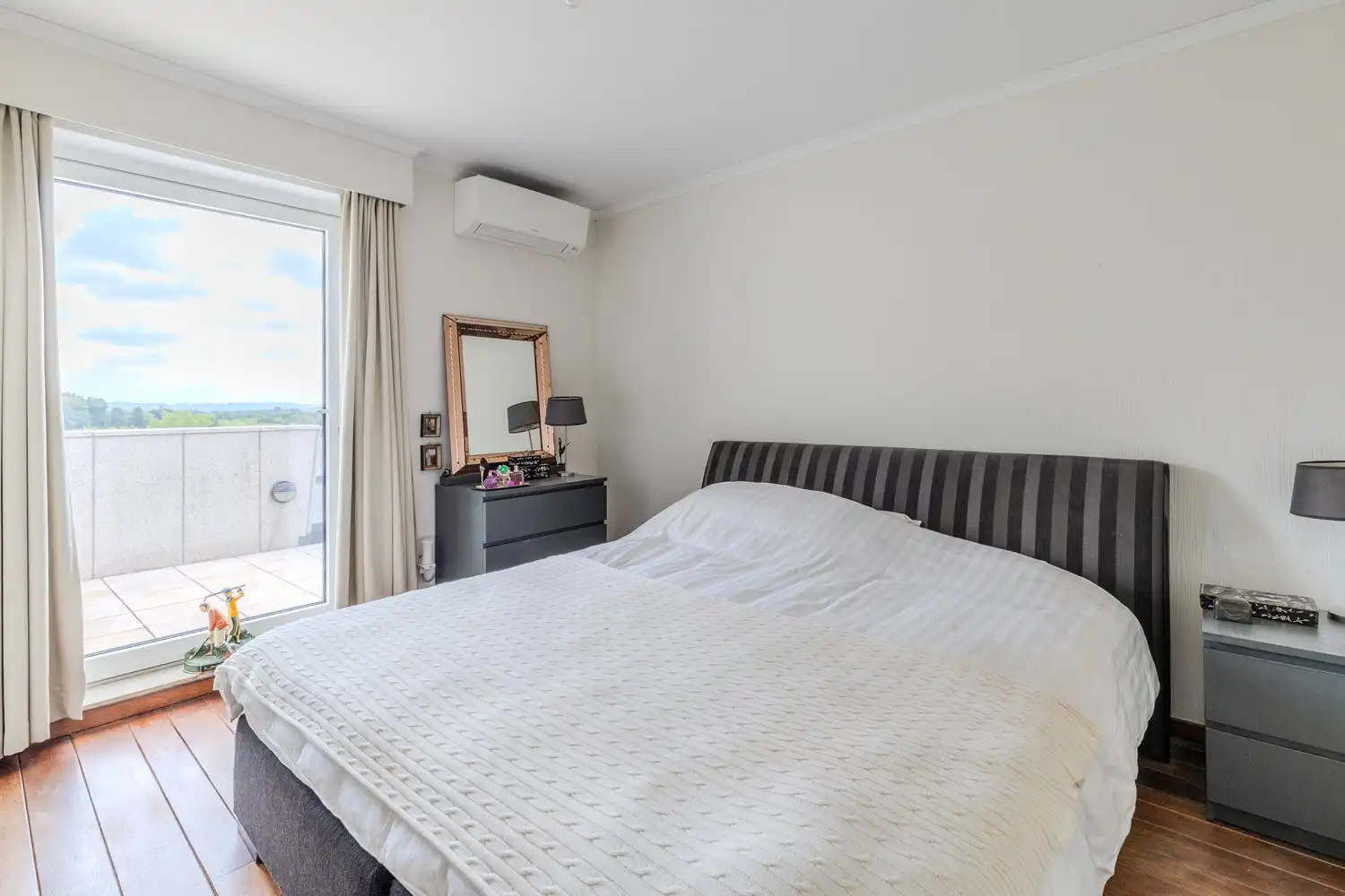 Ruim penthouse in centrum Lanaken met 3 slaapkamers en panoramisch uitzicht foto 15