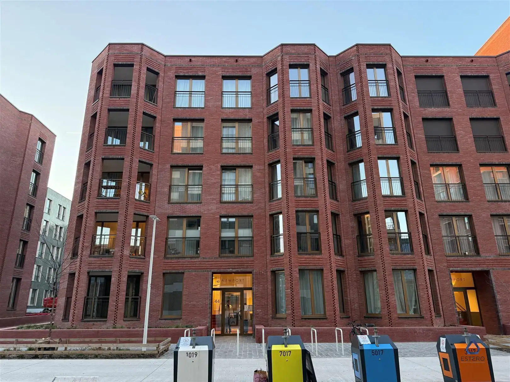 Modern nieuwbouwappt 2-SLK met Terras te Tour & Taxis foto {{pictureIndex}}