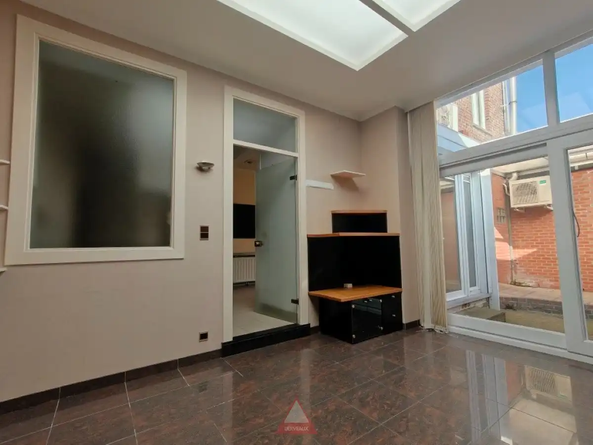 Moorslede – Veelzijdig handelspand met woonst en magazijn op commerciële ligging foto 11