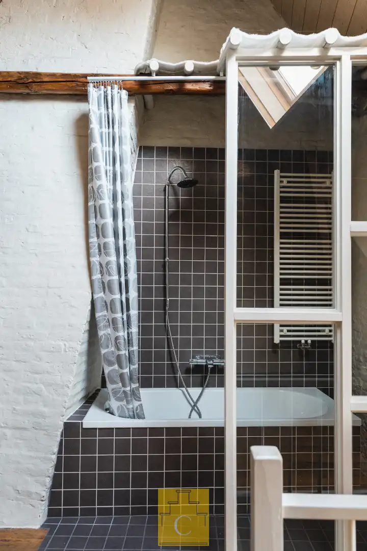 Ruime karakterwoning met 17e-eeuwse gevel, kleine garage, zongerichte terrastuin en extra terras op het verdiep, mooie locatie in het hartje van Brugge foto 26