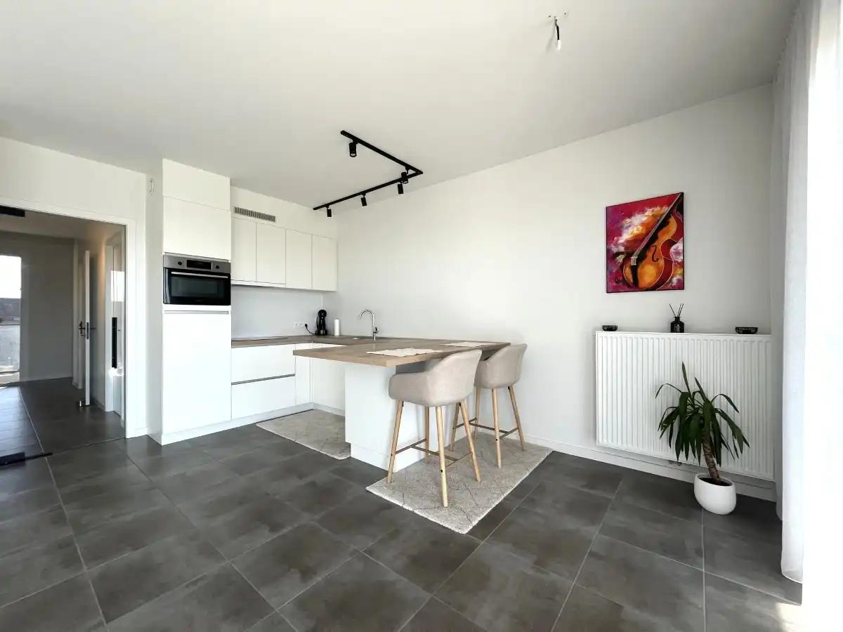 Roeselare – Modern appartement met 2 slaapkamers, zonnig terras en garage foto 5