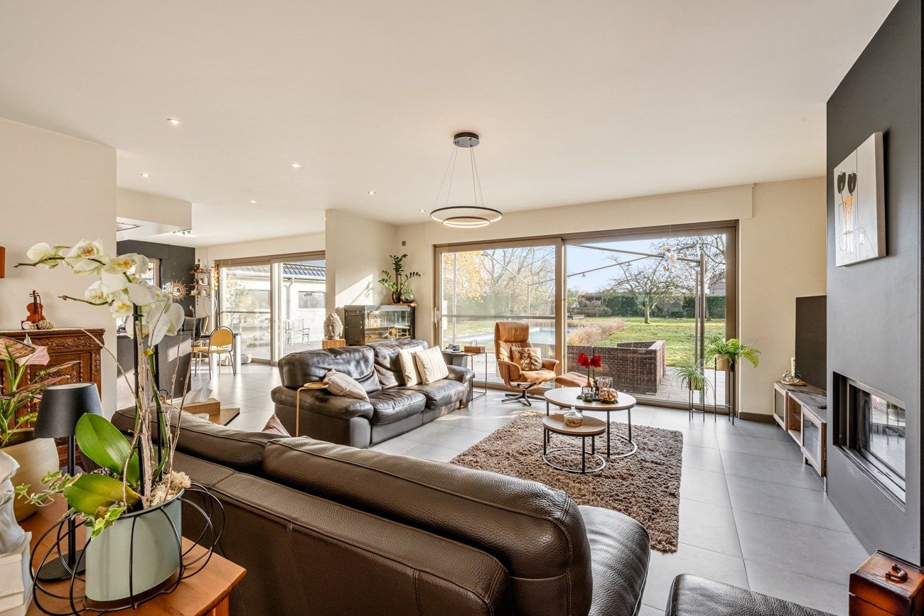 Instapklare open bebouwing met 4 slaapkamers en 2 badkamers foto 11