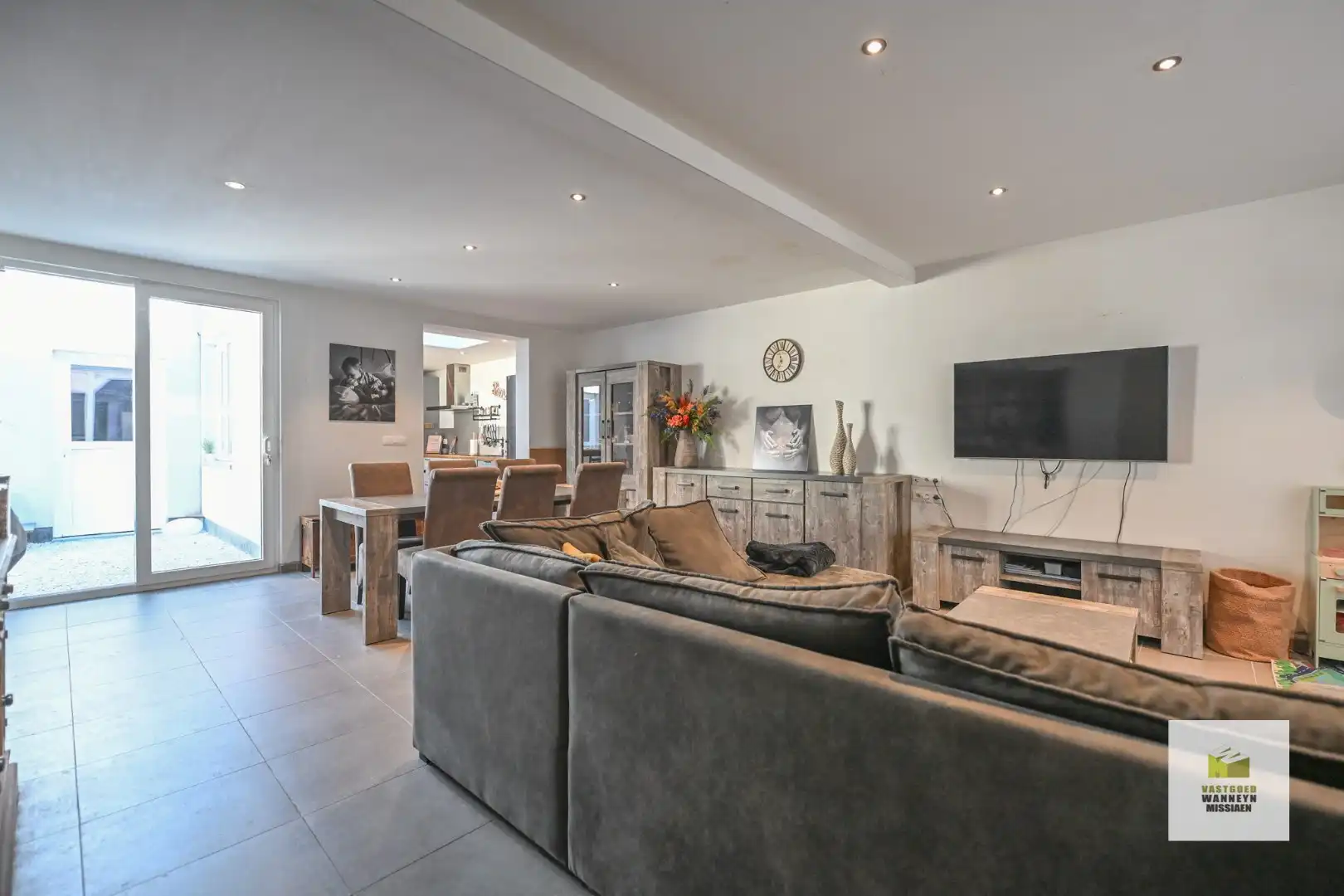 Instapklare woning met 3 slaapkamers en garage in centrum Wingene  foto 3