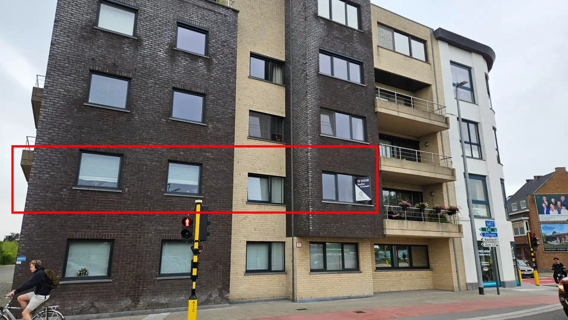 Ruim appartement met 2 slk, terras en garage foto {{pictureIndex}}