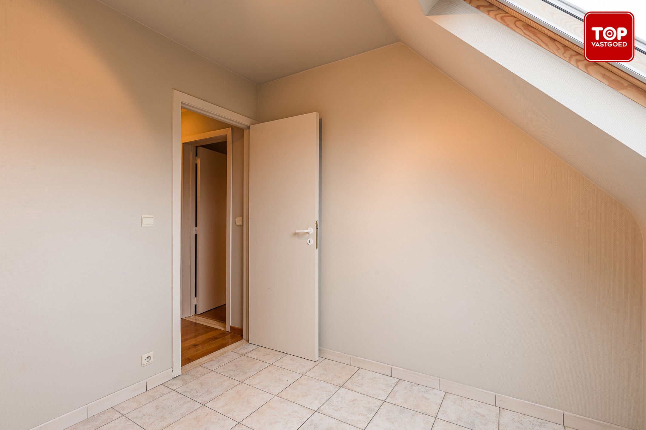 Instapklaar 2 slaapkamer appartement met garage in kleinschalig gebouw foto 15