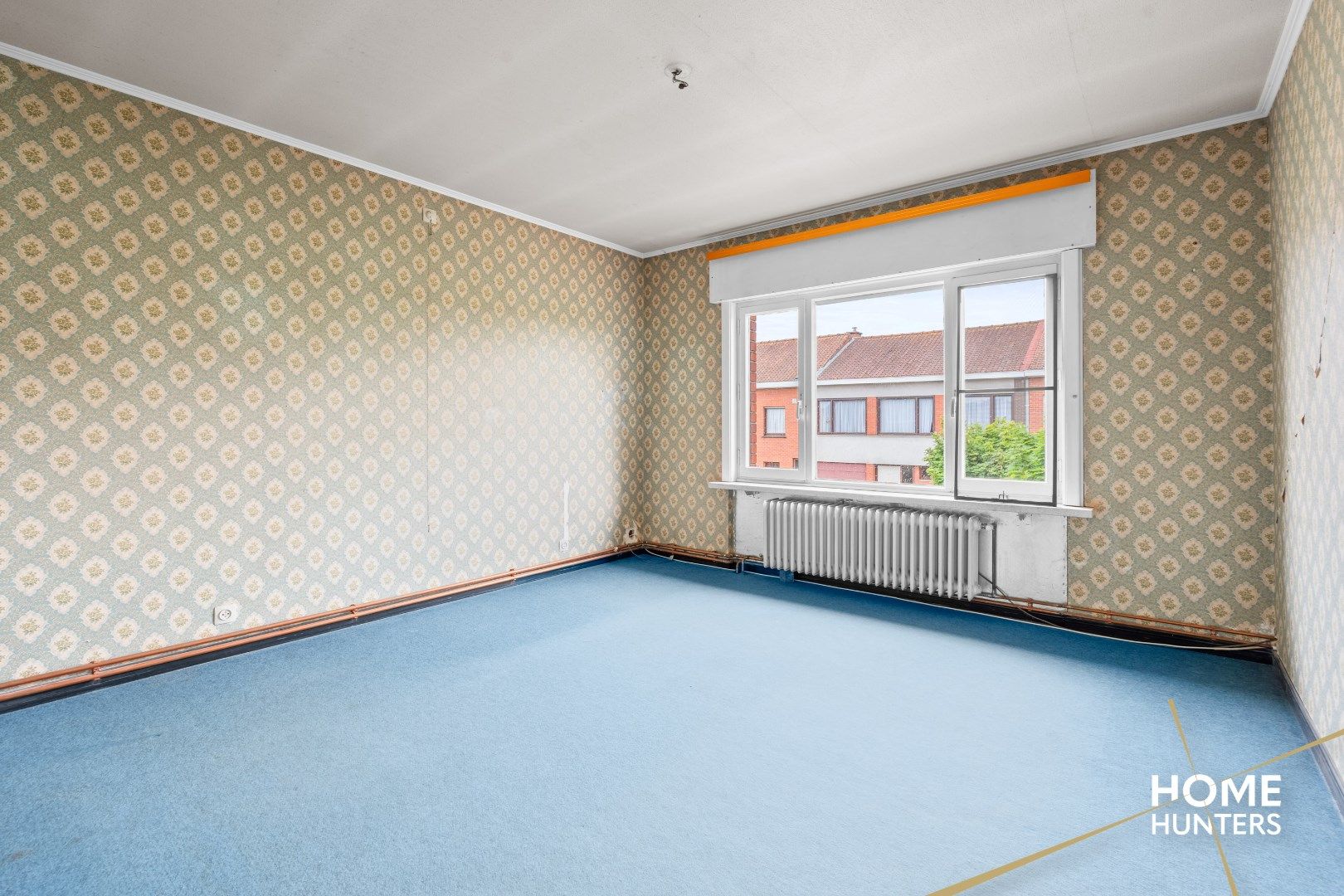 Te renoveren halfopen woning met 4 slaapkamers, 2 garages en veel potentieel te Ieper foto 13