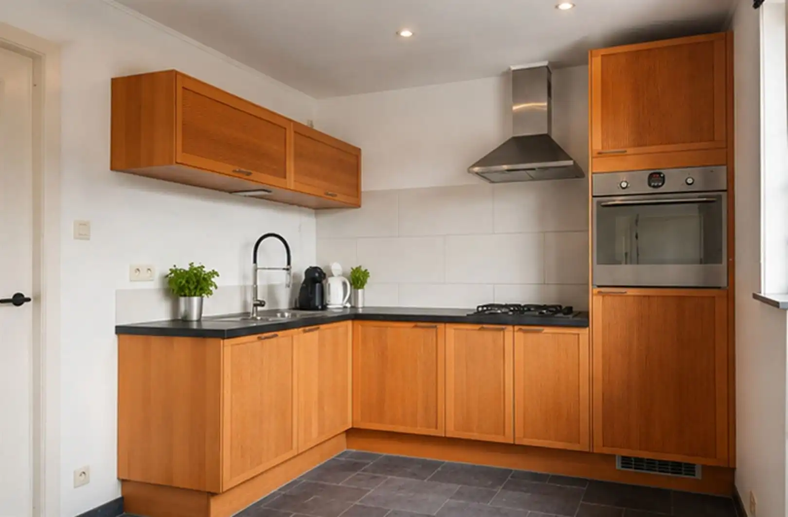 Eigentijdse woning, optimaal wooncomfort met eigentijdse look and feel. Heel energiezuinig dankzij grondige totaalrenovatie. foto 9