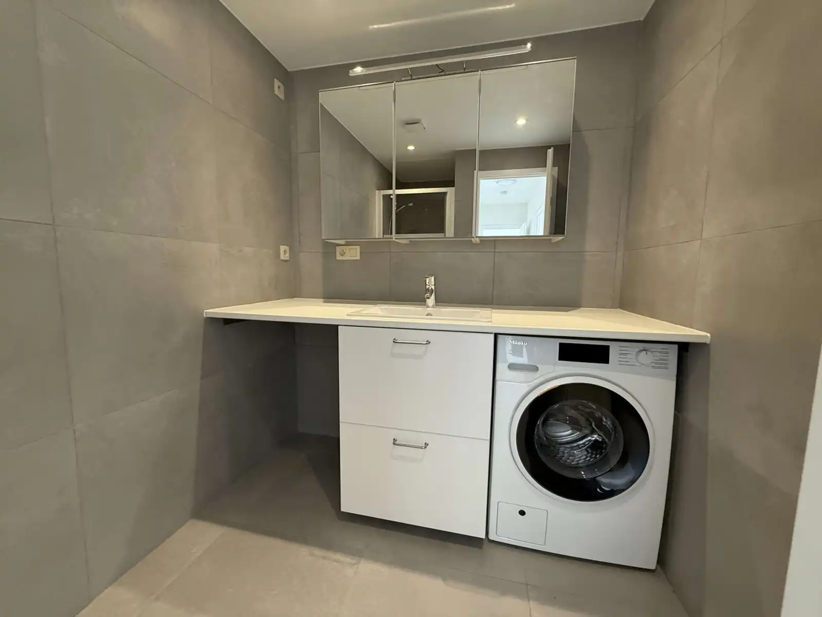 Volledig gerenoveerd appartement met 2 slaapkamers en ruim zonneterras te huur in Heverlee (Leuven) foto 11