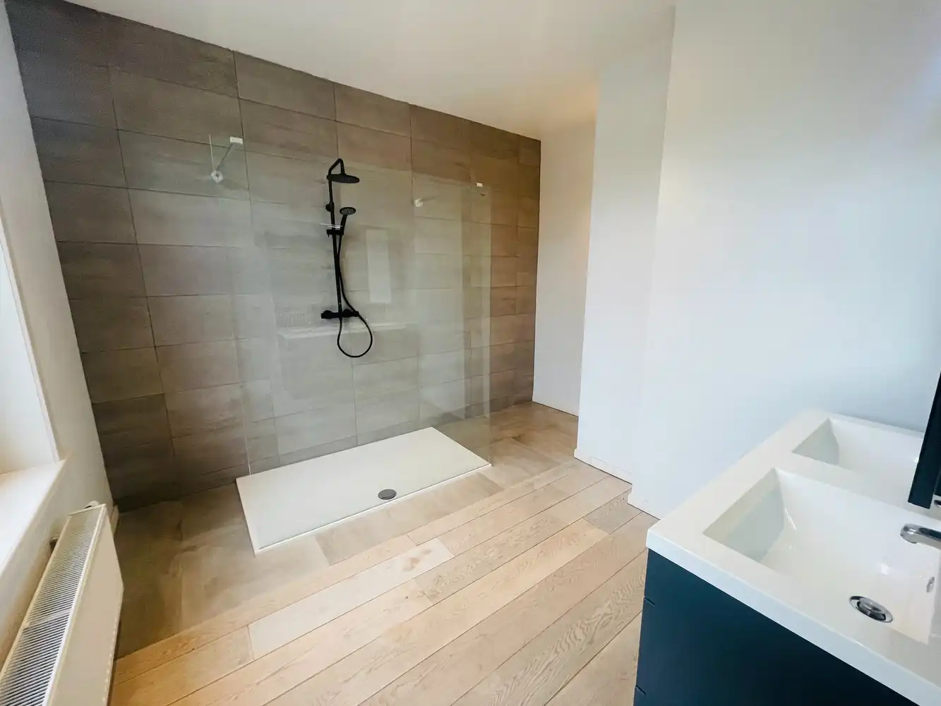 Brugge centrum, Instapklaar degelijk gerenoveerd energiezuinig  lichtrijk woonhuis  met 3 slaapkamers en koer foto 15