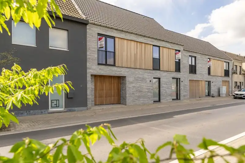 Prachtige, verrassend ruime nieuwbouwwoning met 3 slaapkamers én inpandige garage te koop in Dentergem! foto {{pictureIndex}}