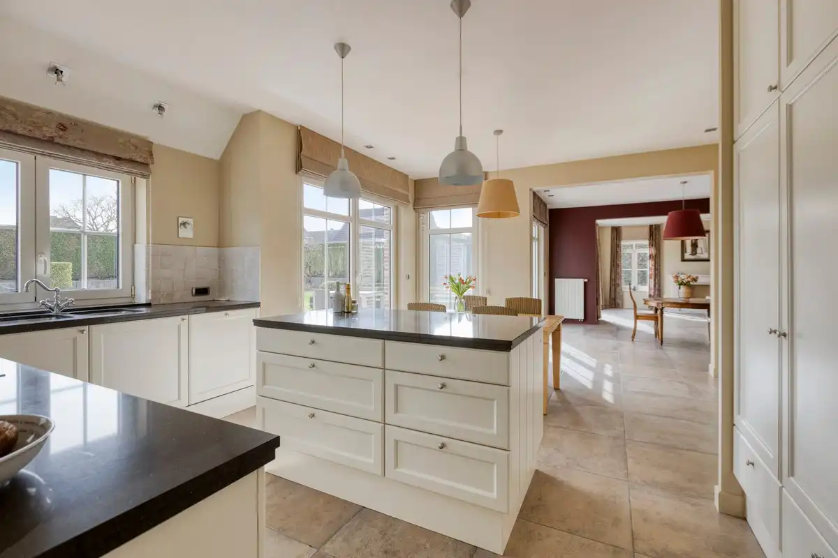 Ruime villa met prachtig aangelegde tuin in een rustige omgeving foto 11