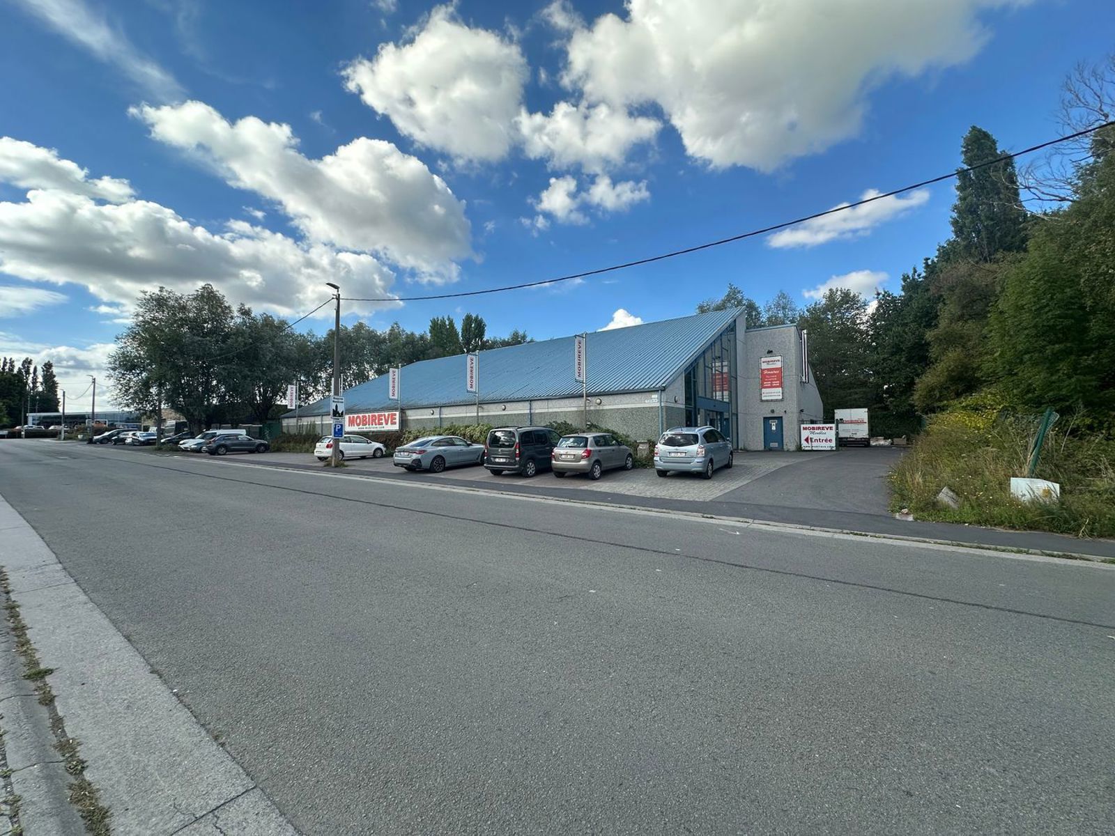 Handelspand 1.400 m² te huur in Moeskroen foto {{pictureIndex}}