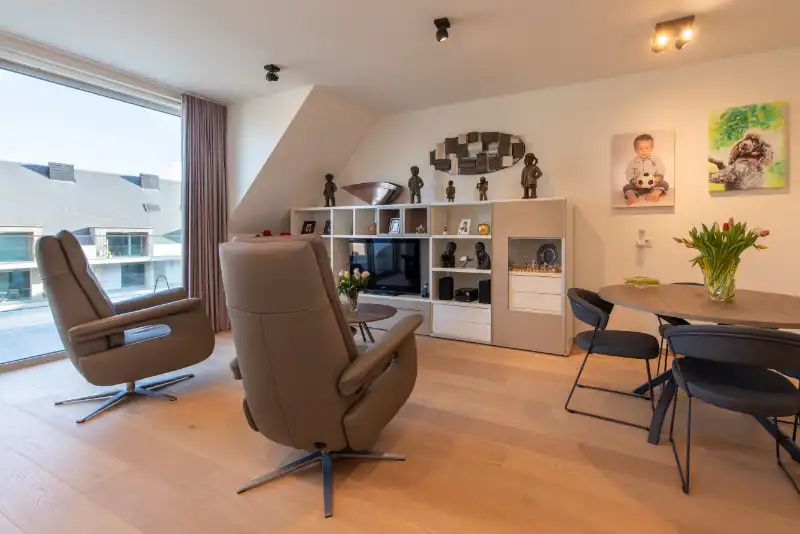 Luxe-assistentieflat gelegen op de 3e verdieping in de residentie Clarenhof te Nieuwpoort-Stad. foto 6