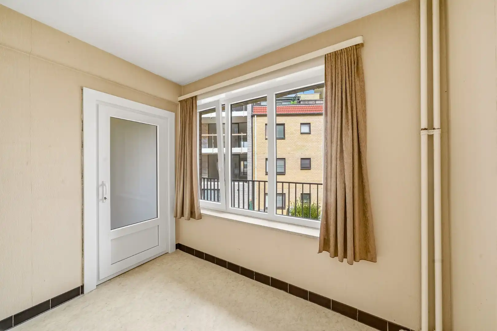 Instapklaar appartement met 2 slaapkamers te Oostende foto 10