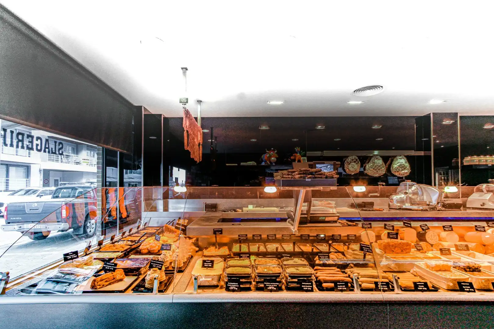 Volledig uitgeruste slagerij te huur S Dupuisstraat 14 Knokke zonder overname! foto 7