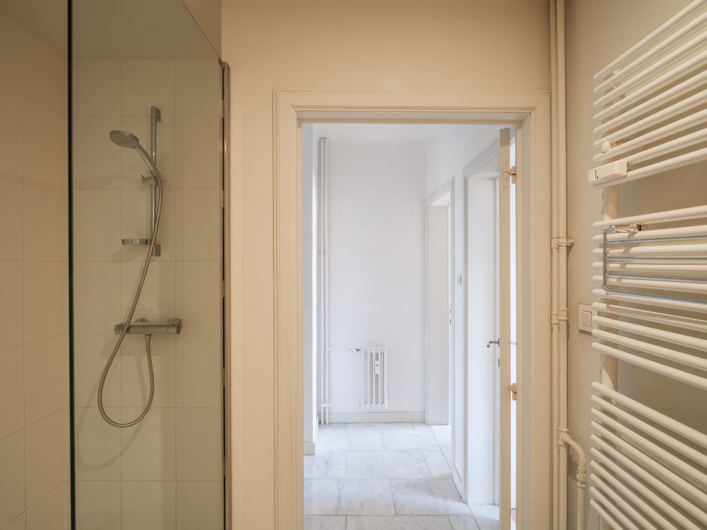 Lichtrijk appartement met 2 volwaardige slaapkamers, inpandig terras en gemeenschappelijke tuin, in een residentiële straat nabij het station Gent-Sint-Pieters. foto 15