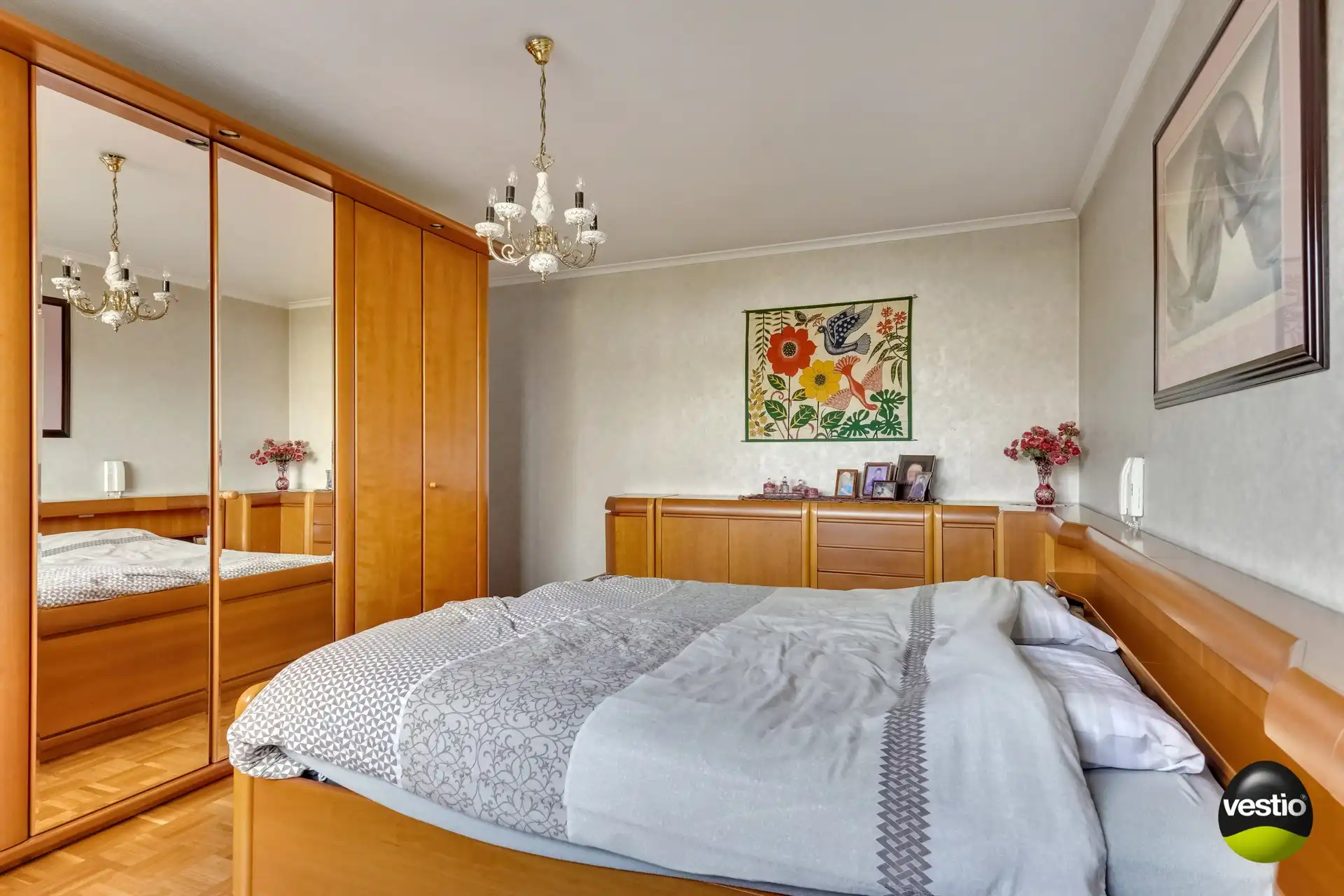 GELIJKVLOERS APPARTEMENT 3 SLAAPKAMERS 171 M² + HANDELSRUIMTE + TUIN + 5 GARAGES + ZOLDER foto 25