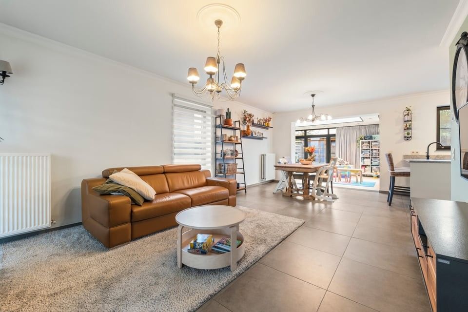 GEZELLIGE INSTAPKLARE GEZINSWONING MET 3 SLAAPKAMERS EN GARAGE IN KOZEN foto 6