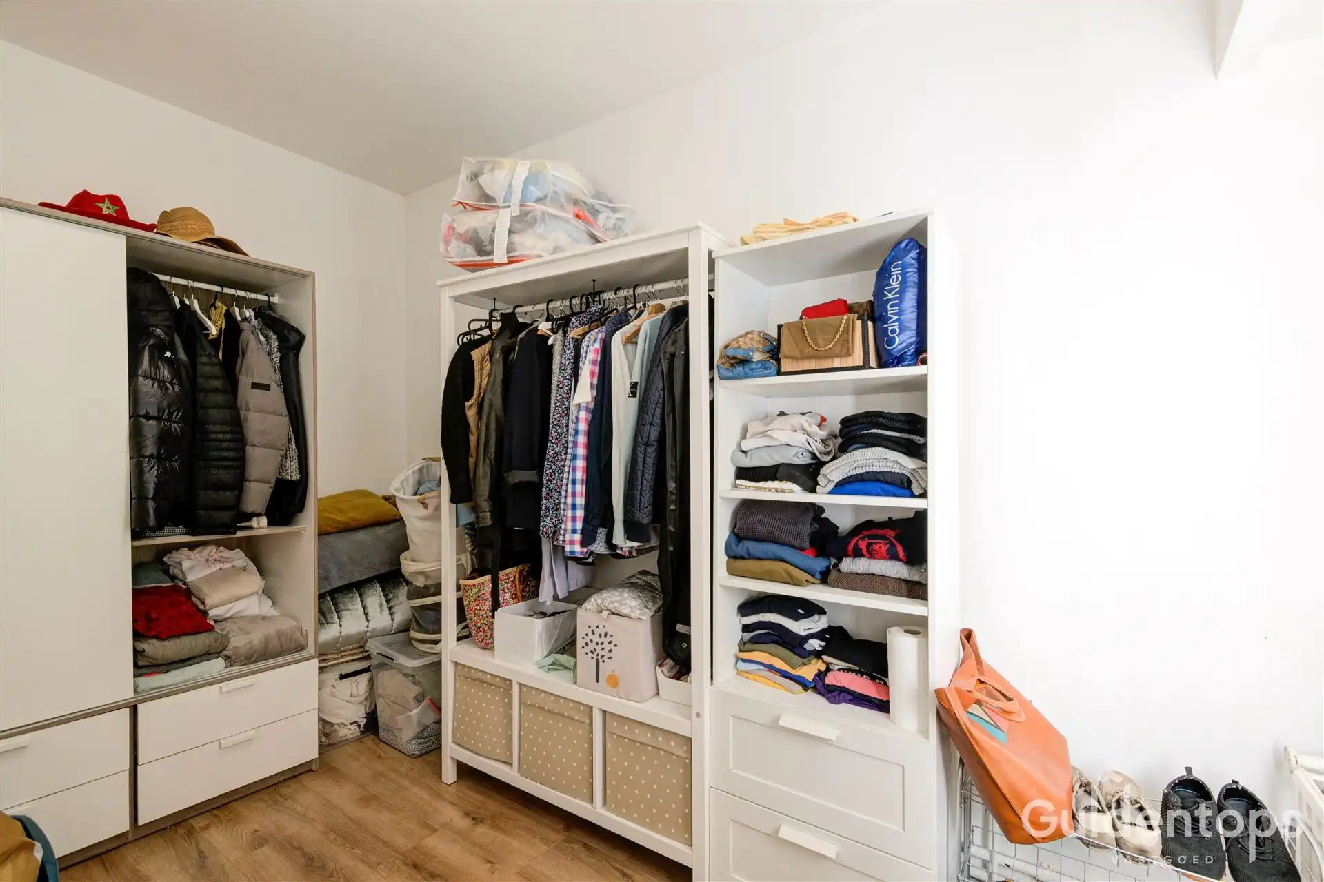 zeer goed gelegen ruim 2 slaapkamerappartement mét tuin foto 12