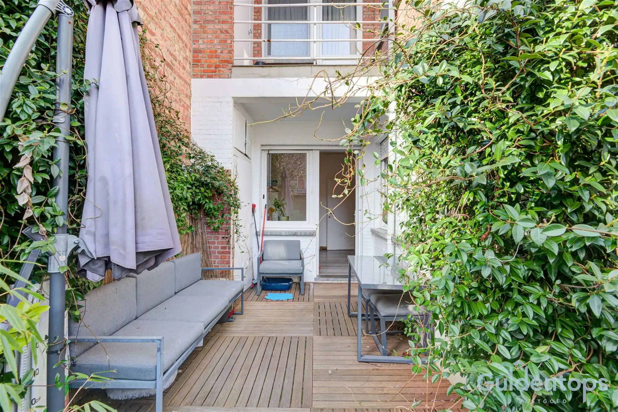 knap gelegen ruim 2 slaapkamerappartement mét tuin foto 12