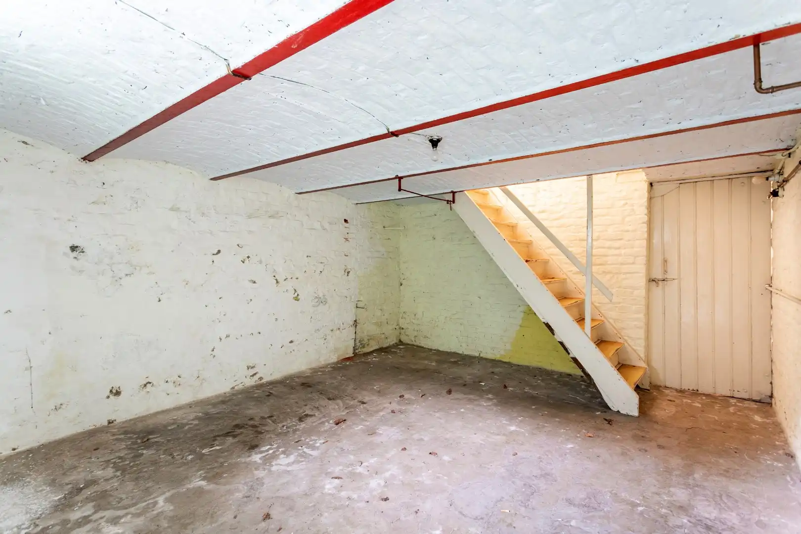 Te renoveren rijwoning met tuin te Vlezenbeek foto 12