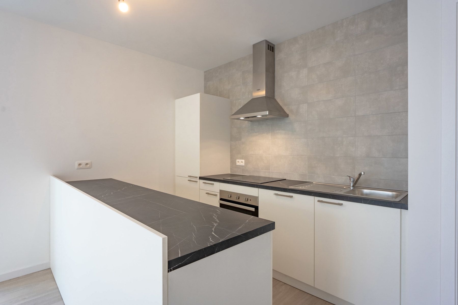 Zéér verzorgd nieuwbouwappartement met autostaanplaats en terras! foto 6