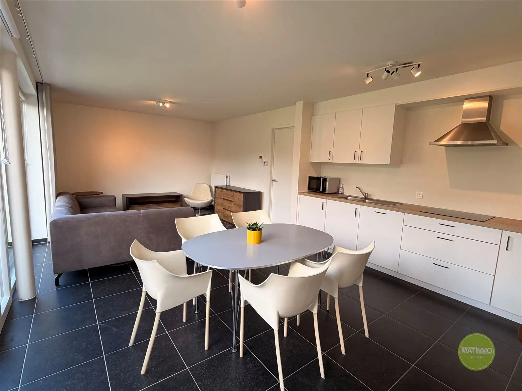 GELIJKVLOERS APPARTEMENT MET PRIVÉTUIN EN CARPORT IN MOL foto 6