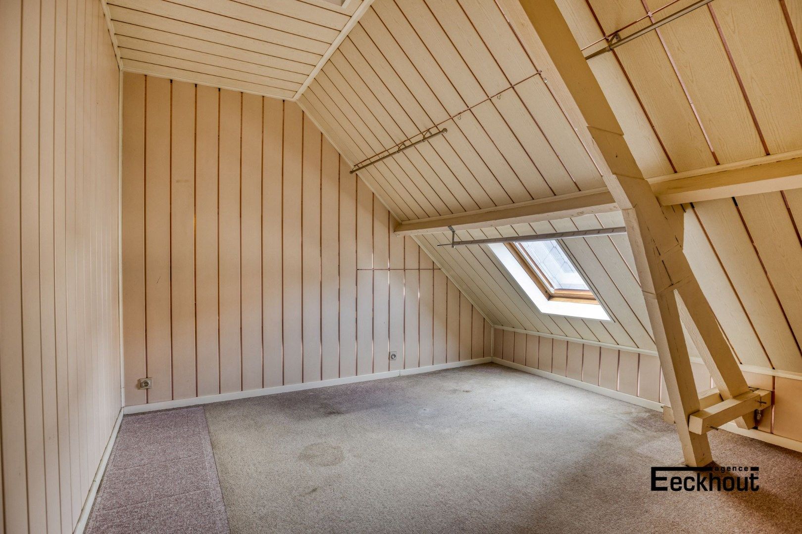 Ruime rijwoning met garage en zonnige koer op een boogscheut van het strand foto 14