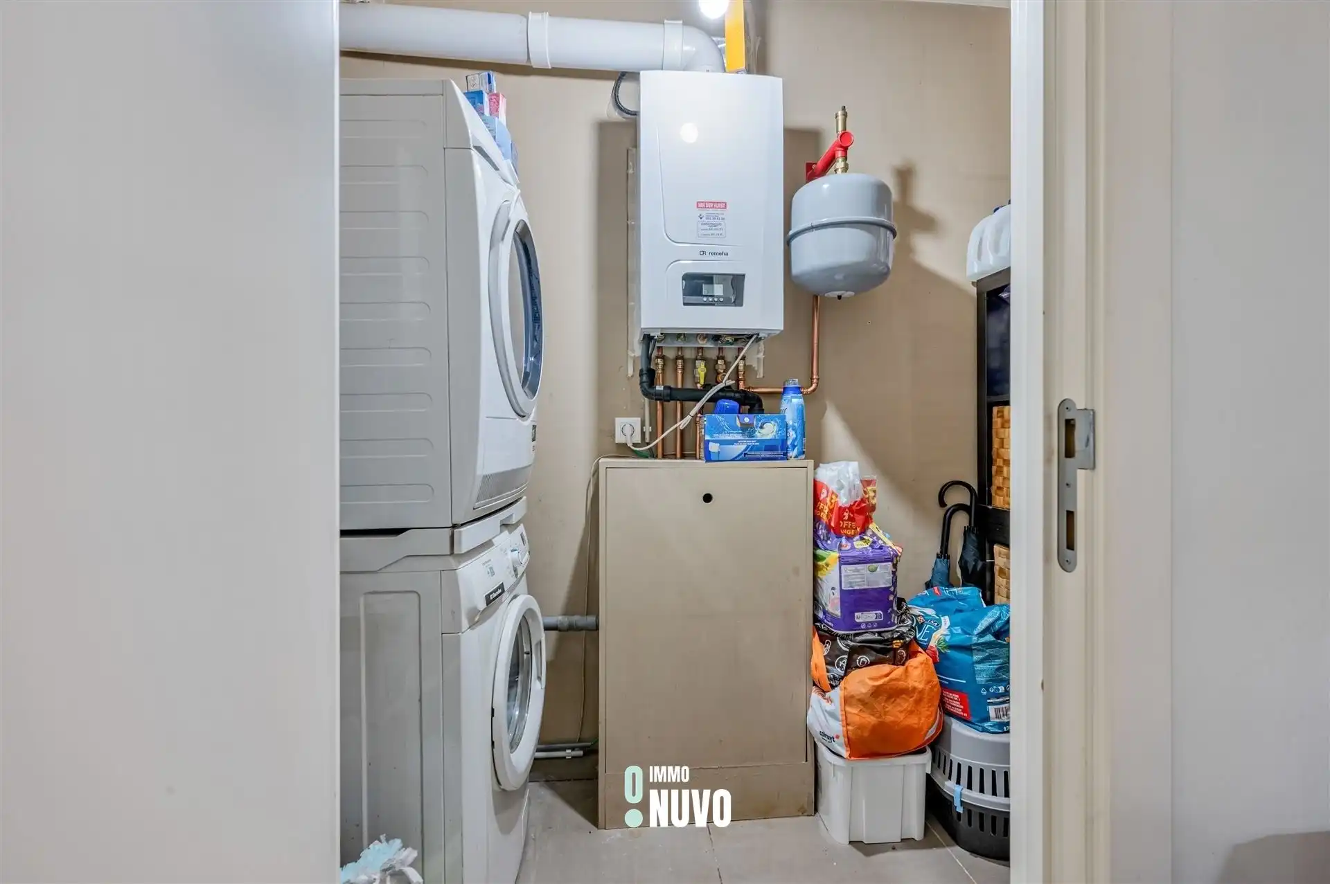 Gelijkvloers instapklaar 2 slaapkamer appartement met garage foto 9