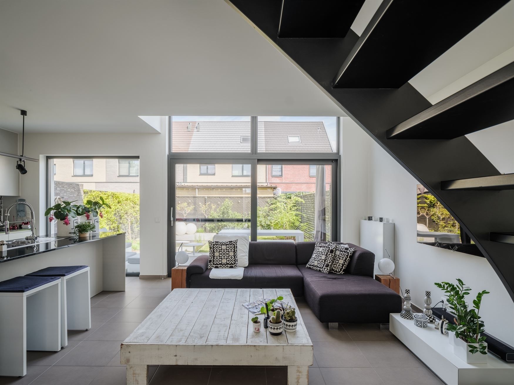 Moderne woning met zonnige tuin foto 6