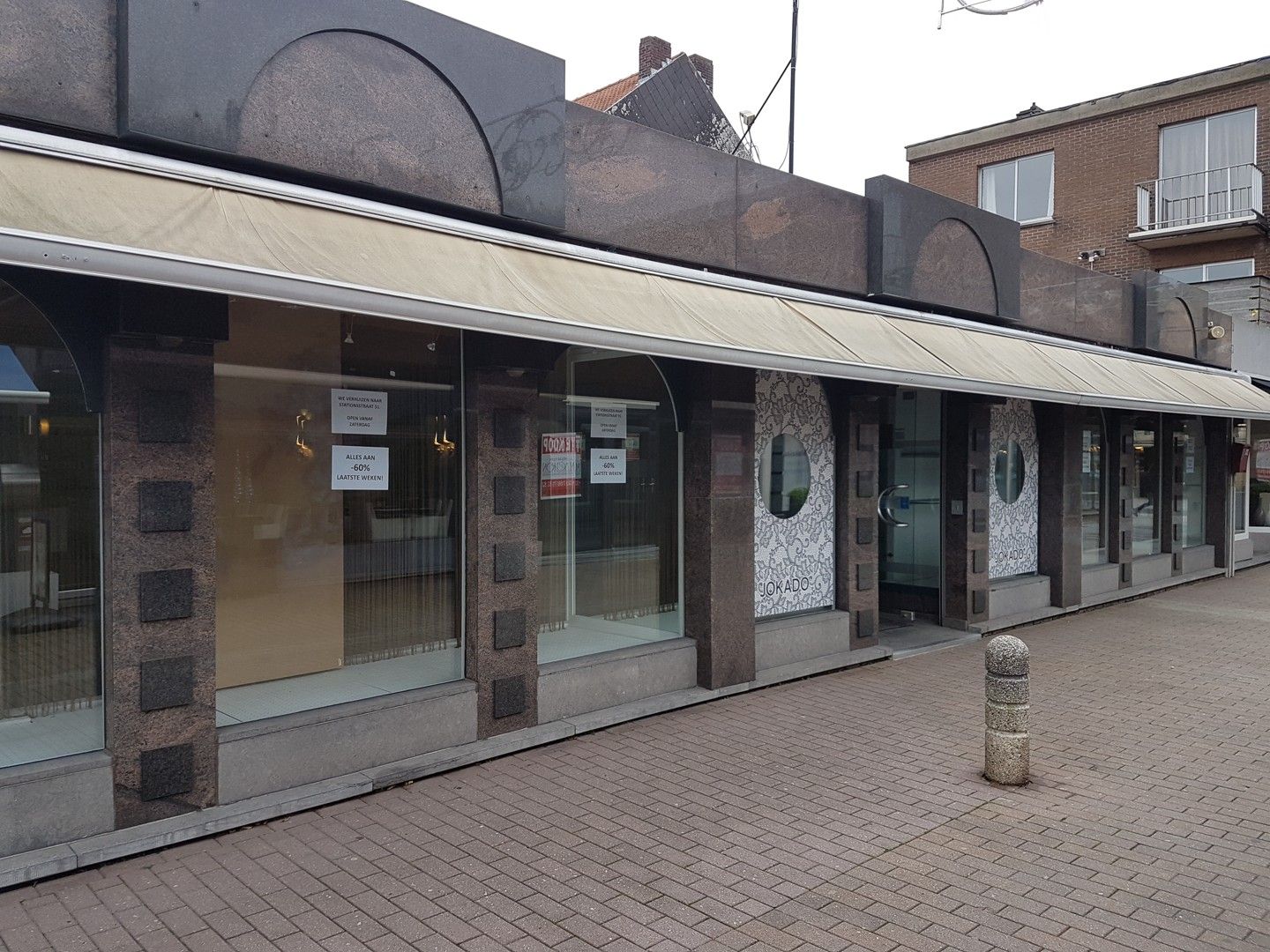 Handelspand  in winkelstraat van Lanaken foto {{pictureIndex}}