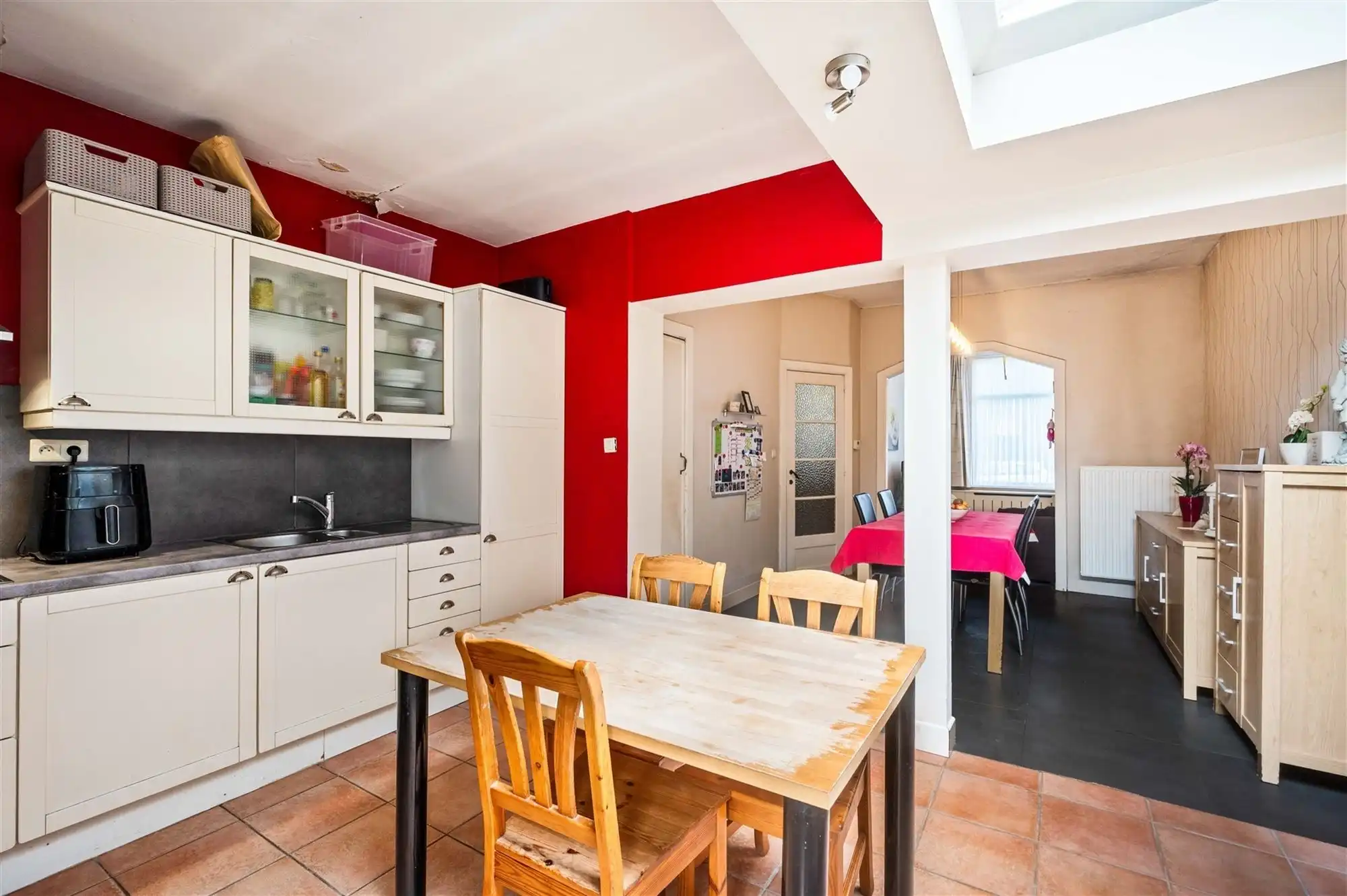 Deels gemoderniseerde woning te Duffel-West foto 5