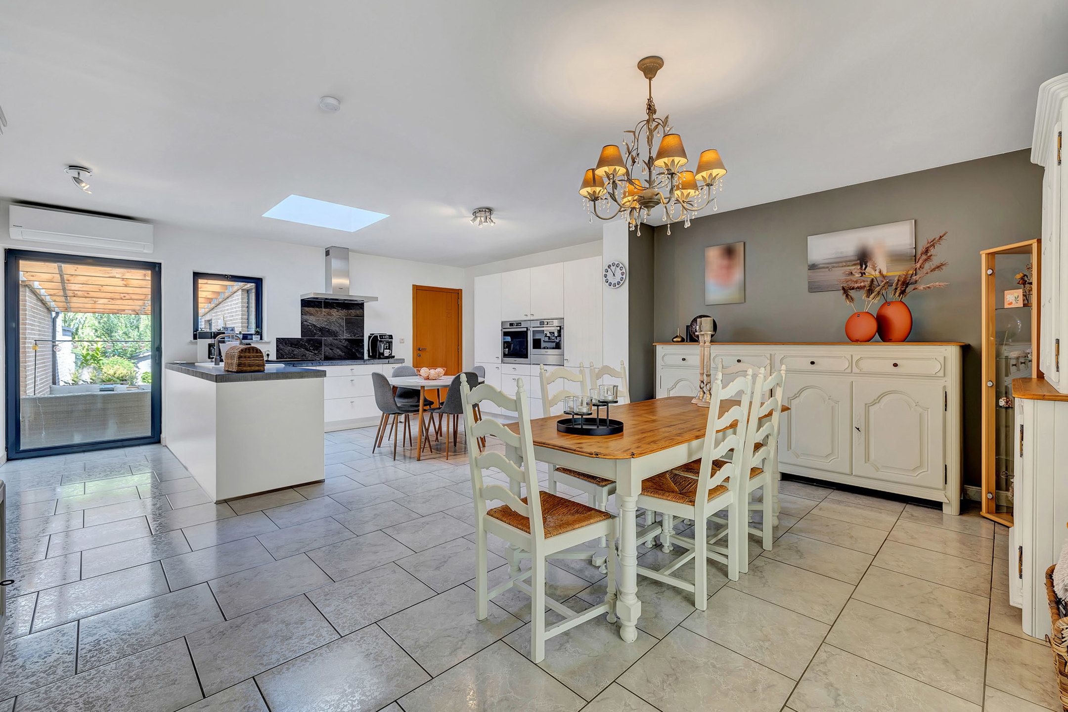 Instapklare woning met garage en tuin foto 6