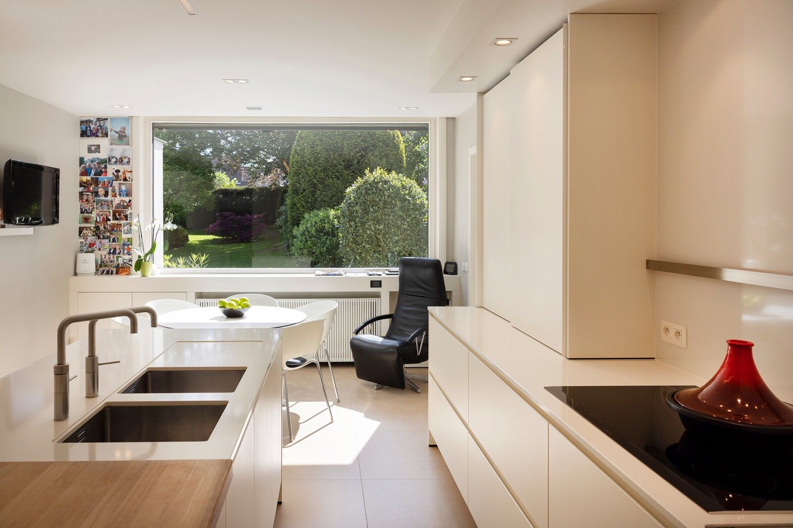 Stijlvolle, instapklare herenwoning met tuin en garage. foto 5