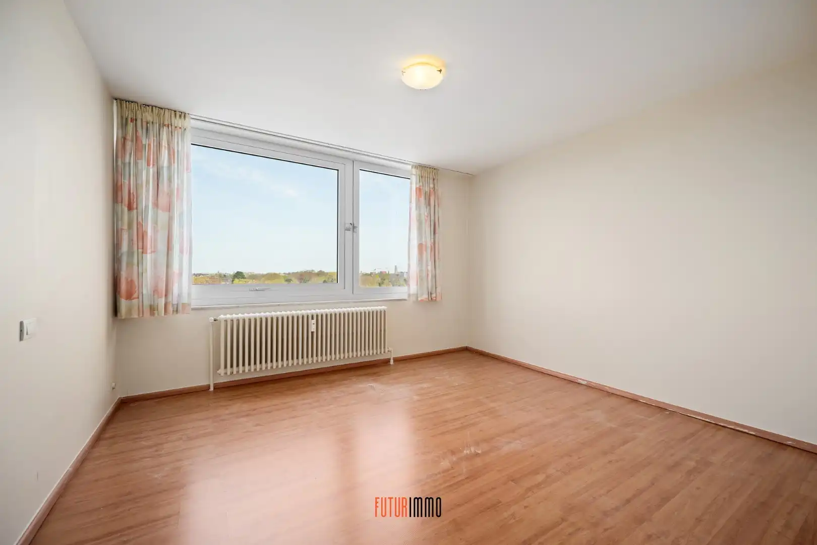 Ruim 3-slpk appartement met parking te Sint-Michiels foto 12