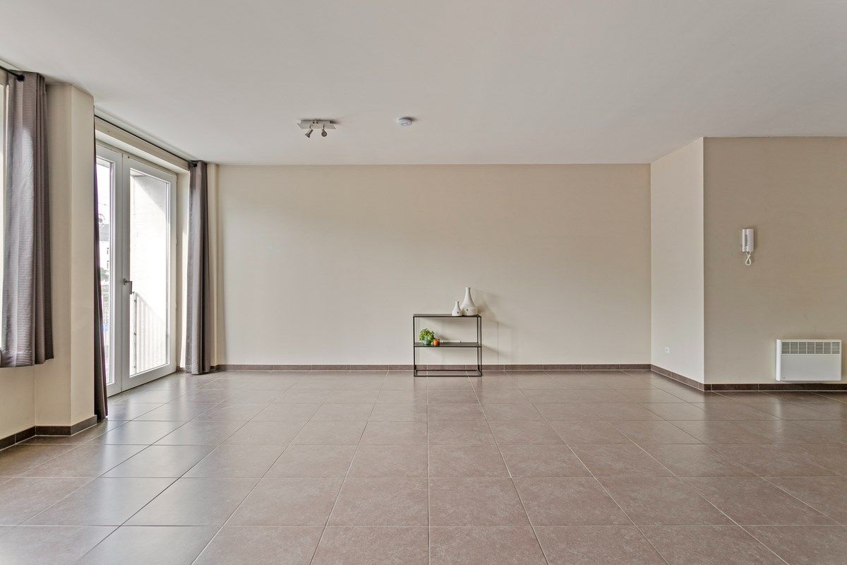 Modern en instapklaar appartement met 2 slaapkamers in hartje Kortrijk foto 5