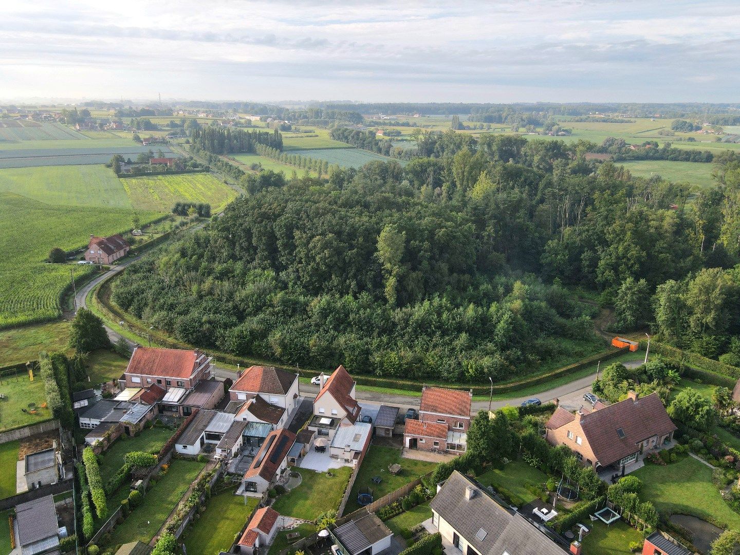 Ruime woning met 5 slaapkamers, tuin en garage gelegen in een groene omgeving foto 23