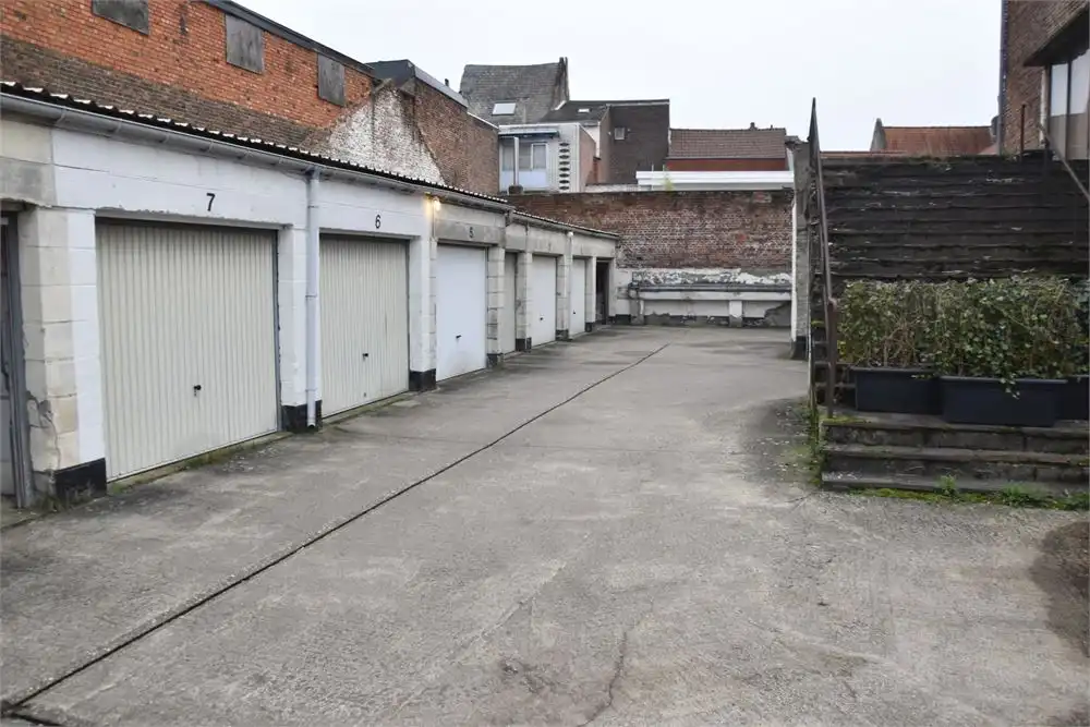 Centraal gelegen garagebox foto 4