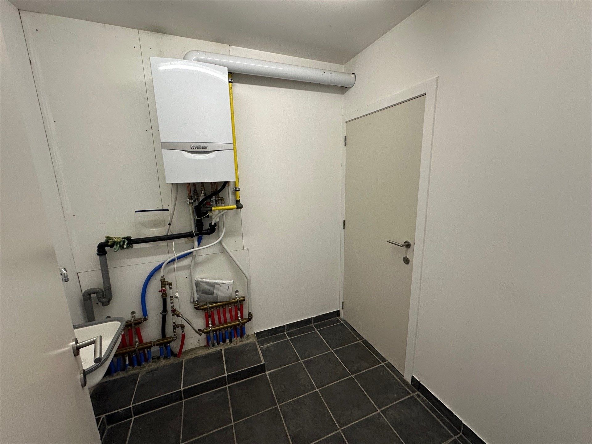 Bureel- of opslagruimte in tweede lijn met vlotte bereikbaarheid foto 12