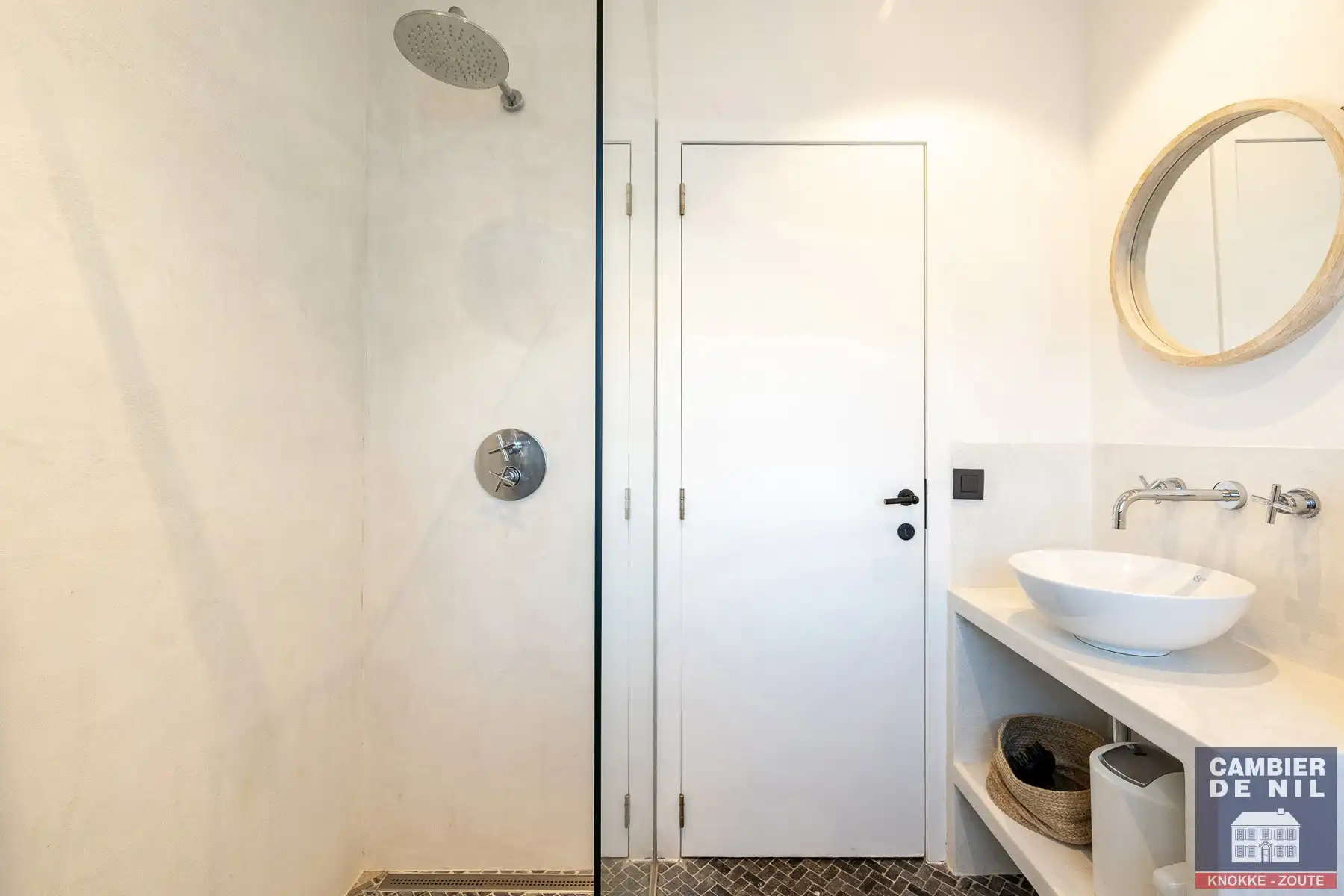 Instapklare, gemeubelde rijwoning met 5 slaapkamers en tuin – hartje Oud-Knokke foto 22