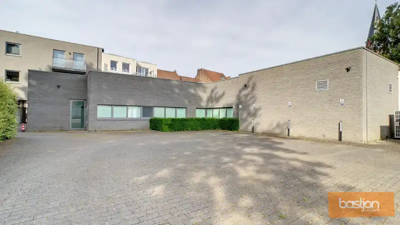 Centraal gelegen handelspand met een oppervlakte van ongeveer 250m². foto 18